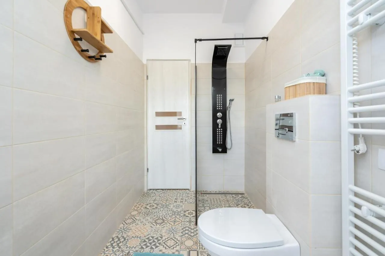 Spacious And Cozy Apartment In Central Bucharest 0*,